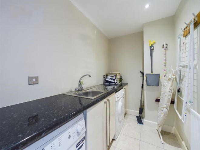 Cosy 3 Bedroom Apartment In Central Portrush With Sea Views מראה חיצוני תמונה